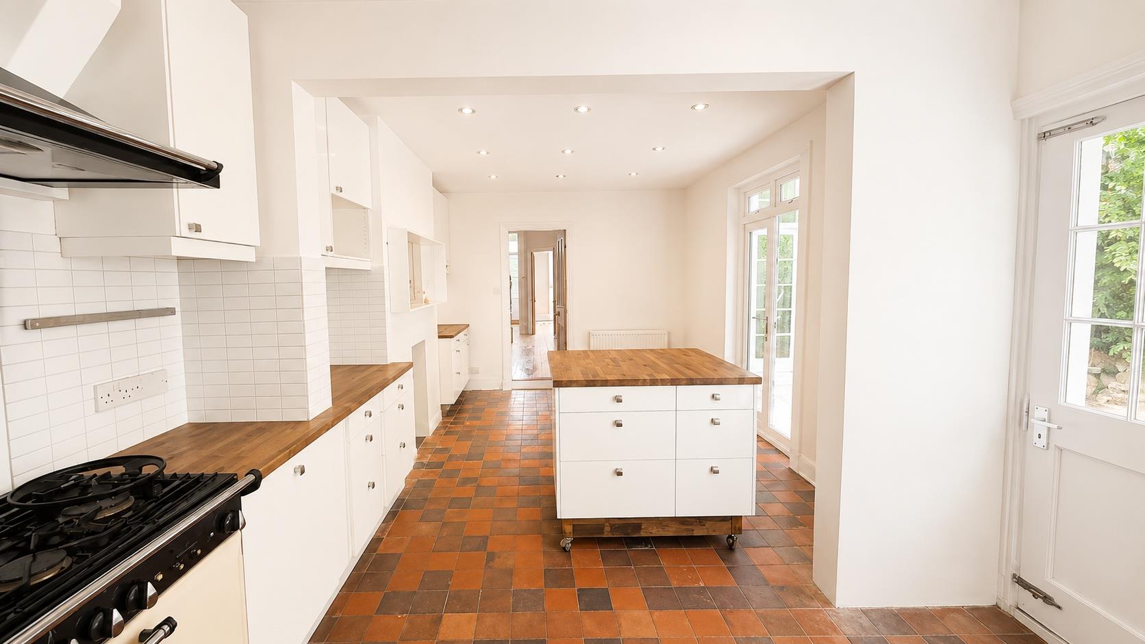 5 bed property in Linton Road, Hastings